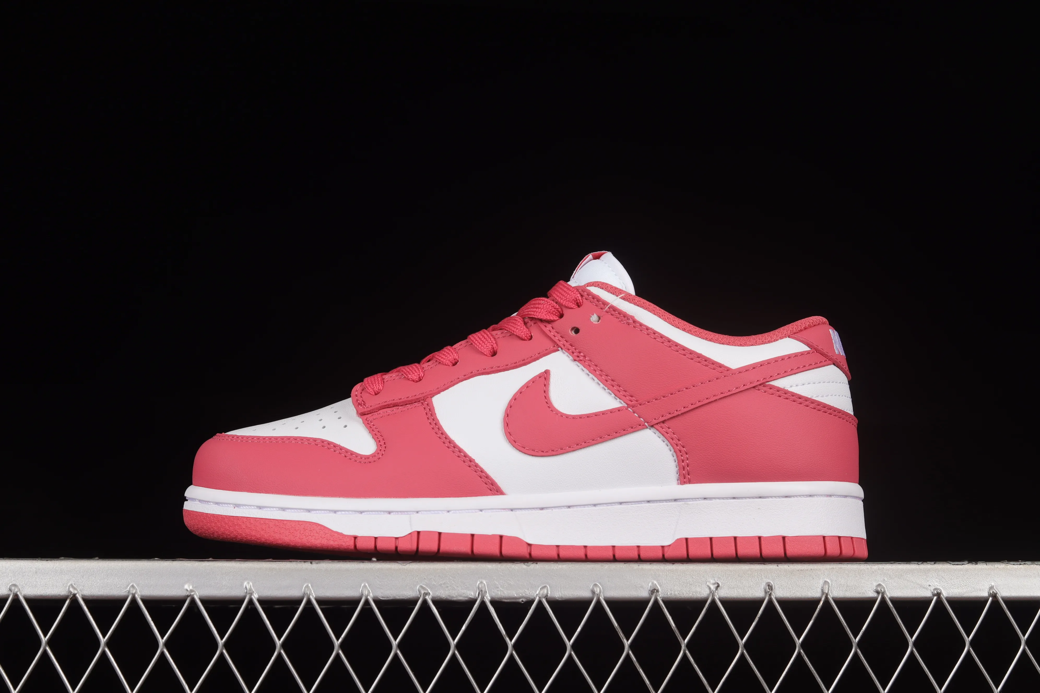 All categories Nk SB Dunk series Nk SB Dunk Low low-cut sneakers F version special price Nk Dunk Low "Raspberry Red" SB smashing backboard fashion casual sneakers DD1503-111